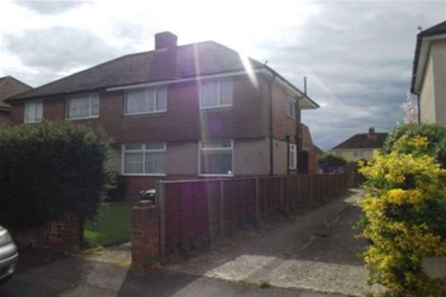  Image of 2 bedroom Flat to rent in Shalbourne Road Gosport PO12 at Gosport, PO12 4PR