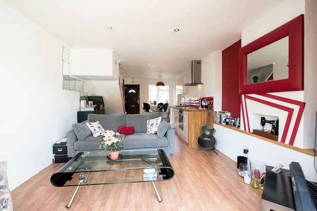  Image of 2 bedroom Detached house for sale in Sharp Close Aylesbury HP21 at Sharp Close  Aylesbury, HP21 8RR