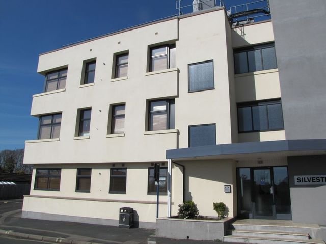  Image of 1 bedroom Apartment to rent in Silvester Road Cowplain Waterlooville PO8 at Silvester Rd  Waterlooville, PO8 8TD