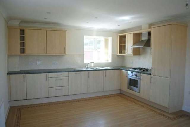  Image of 3 bedroom Maisonette to rent in Skylark Way Shinfield Reading RG2 at Skylark Way  Reading, RG2 9AD