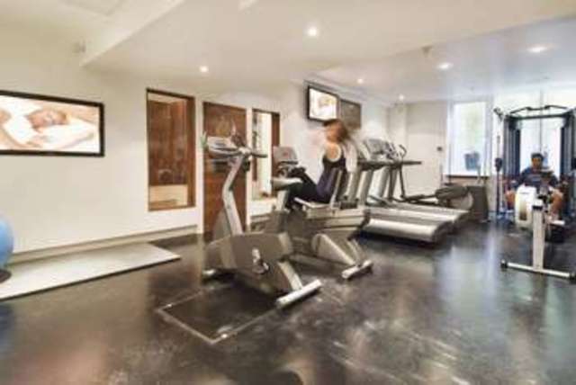  Image of Flat to rent in Old Brompton Road London SW7 at 2 Roland Gardens  London, SW7 3RU