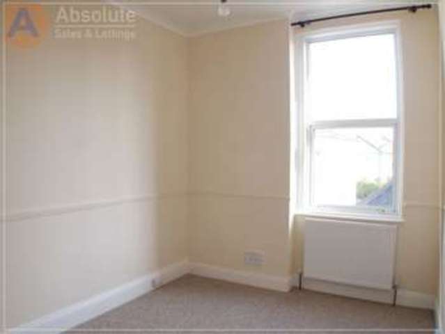 Image of 2 bedroom Flat to rent in South Street Torquay TQ2 at South Street  Torquay, TQ2 5AE