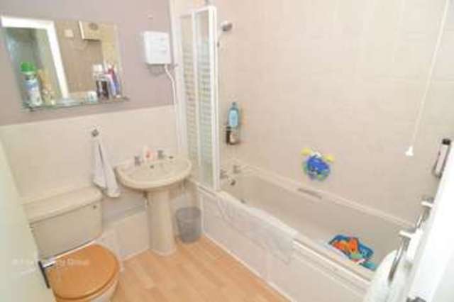  Image of 2 bedroom Flat for sale in Southchurch Road Southend-on-Sea SS1 at Southchurch Road  Southend-On-Sea, SS1 2LR