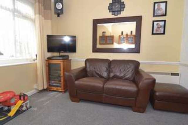  Image of 2 bedroom Flat for sale in Southchurch Road Southend-on-Sea SS1 at Southchurch Road  Southend-On-Sea, SS1 2LR