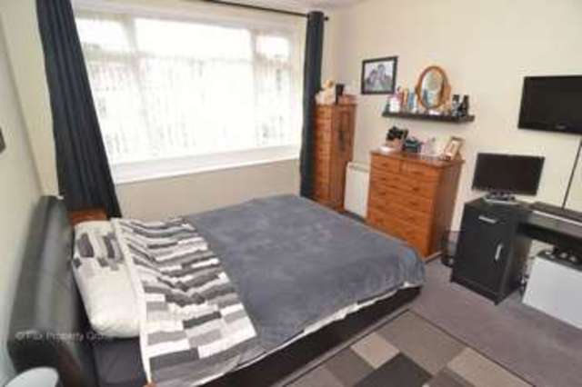  Image of 2 bedroom Flat for sale in Southchurch Road Southend-on-Sea SS1 at Southchurch Road  Southend-On-Sea, SS1 2LR