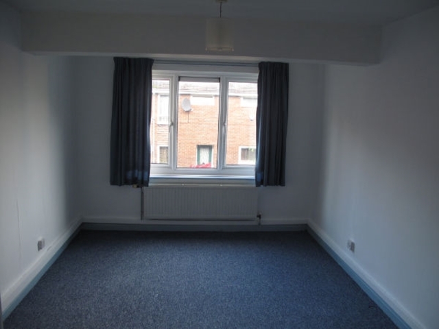  Image of 2 bedroom Flat to rent in Firshill Walk Sheffield S4 at Pitsmoor  Sheffield, S4 7BR