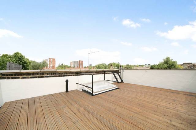  Image of 2 bedroom Maisonette to rent in St. Anns Road London W11 at St Anns Road  London, W11 4SR