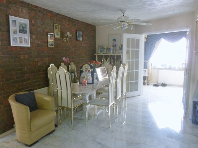  Image of 4 bedroom Detached house for sale in St. Christophers Close Dunstable LU5 at St. Christophers Close  Dunstable, LU5 4PD
