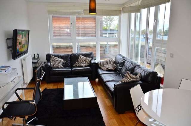  Image of 2 bedroom Flat for sale in James Weld Close Shirley Southampton SO15 at Southampton, SO15 2SW