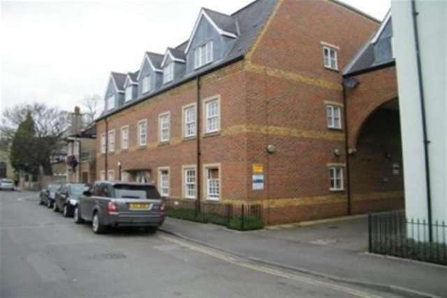  Image of 2 bedroom Flat to rent in St. Thomas Street Oxford OX1 at Oxford, OX1 1JR