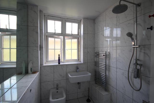  Image of 1 bedroom Flat to rent in Stamford Hill London N16 at Stoke Newington  London, N16 5TQ