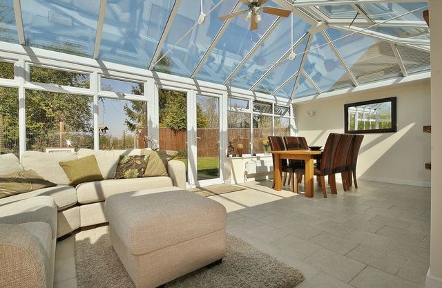  Image of 4 bedroom Detached house for sale in Manor Crescent Standlake Witney OX29 at Manor Crescent Standlake Standlake, OX29 7RX