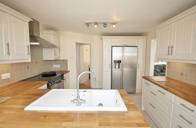  Image of 4 bedroom Detached house for sale in Manor Crescent Standlake Witney OX29 at Manor Crescent Standlake Standlake, OX29 7RX