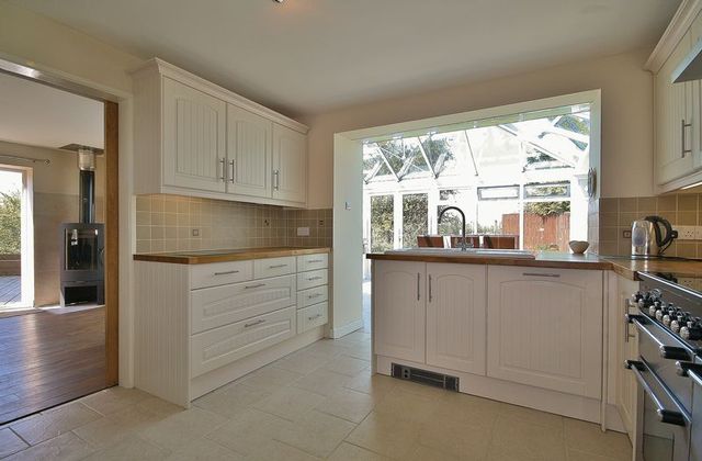  Image of 4 bedroom Detached house for sale in Manor Crescent Standlake Witney OX29 at Manor Crescent Standlake Standlake, OX29 7RX