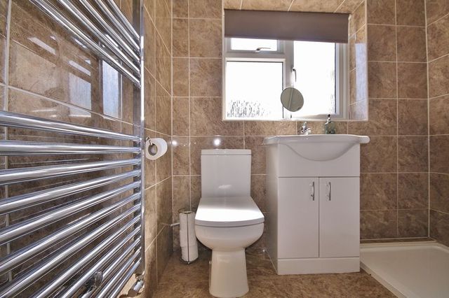  Image of 4 bedroom Detached house for sale in Manor Crescent Standlake Witney OX29 at Manor Crescent Standlake Standlake, OX29 7RX