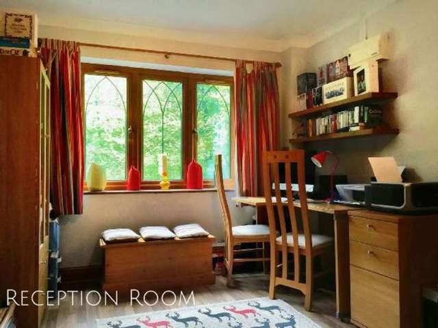  Image of 5 bedroom Detached house for sale in Starlings Drive Tilehurst Reading RG31 at Starlings Drive  Reading, RG31 4SS