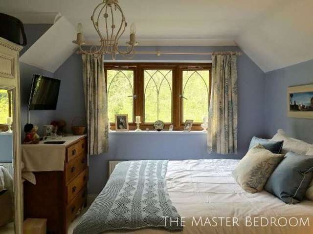  Image of 5 bedroom Detached house for sale in Starlings Drive Tilehurst Reading RG31 at Starlings Drive  Reading, RG31 4SS
