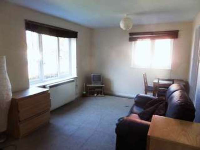  Image of Flat for sale in Station Approach Coulsdon North Coulsdon CR5 at Station Approach Coulsdon North COULSDON, CR5 2NT