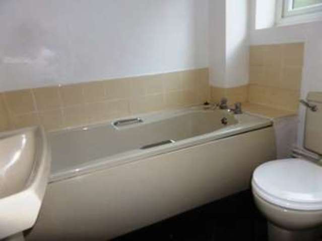  Image of Flat for sale in Station Approach Coulsdon North Coulsdon CR5 at Station Approach Coulsdon North COULSDON, CR5 2NT