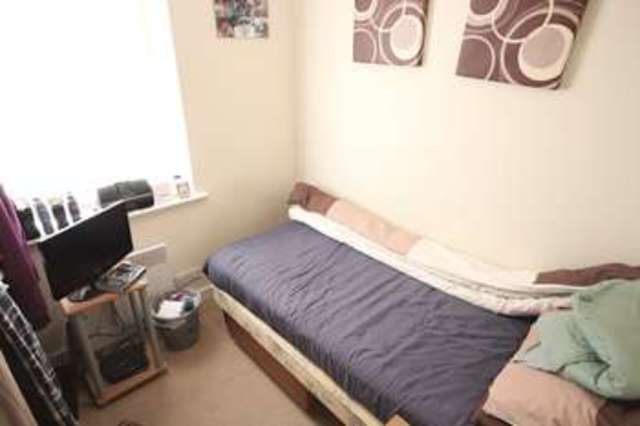  Image of 1 bedroom Flat to rent in Station Approach Leeds LS5 at Station Approach Kirkstall Leeds, LS5 3HR