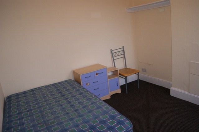  Image of 3 bedroom End of Terrace to rent in Strensham Road Balsall Heath Birmingham B12 at Balsall Heath  Birmingham, B12 9RP