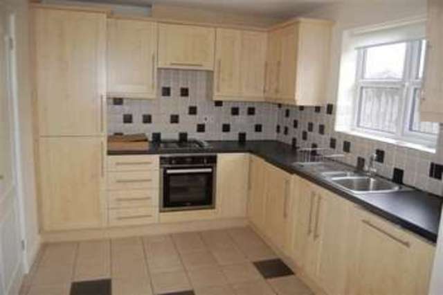  Image of 3 bedroom Mews for sale in Sunningdale Crescent New Holland Barrow-upon-Humber DN19 at Sunningdale Crescent  New Holland, DN19 7SY