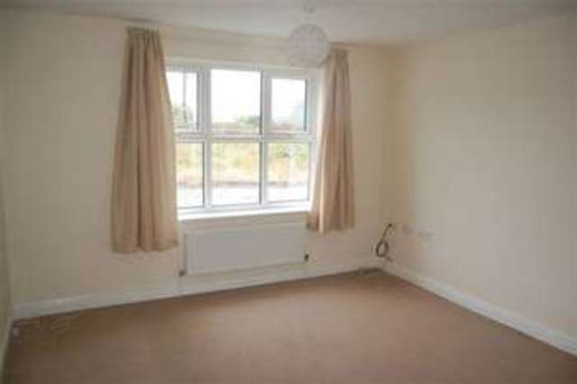  Image of 3 bedroom Mews for sale in Sunningdale Crescent New Holland Barrow-upon-Humber DN19 at Sunningdale Crescent  New Holland, DN19 7SY