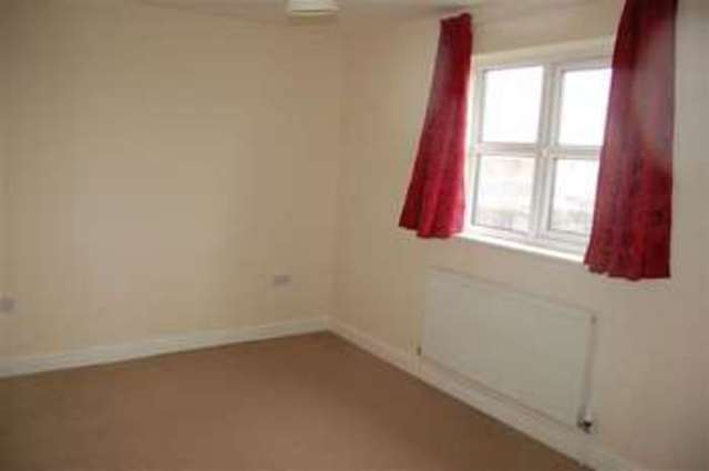  Image of 3 bedroom Mews for sale in Sunningdale Crescent New Holland Barrow-upon-Humber DN19 at Sunningdale Crescent  New Holland, DN19 7SY
