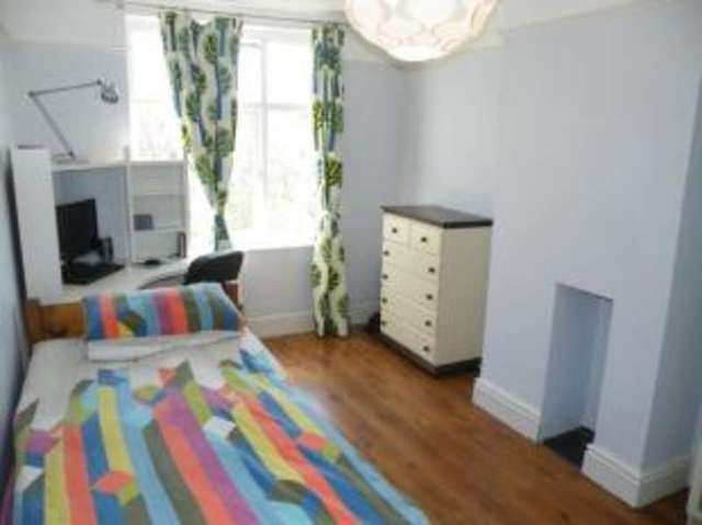  Image of 4 bedroom Semi-Detached house for sale in Bond Road Tolworth Surbiton KT6 at Surbiton  Tolworth, KT6 7SG