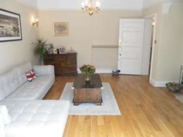  Image of 2 bedroom Flat for sale in Langley Avenue Surbiton KT6 at Surbiton  Surbiton, KT6 6QW