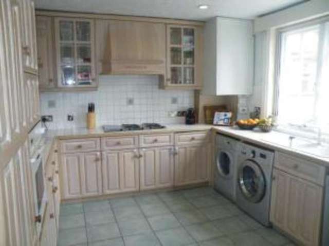  Image of 2 bedroom Flat for sale in Langley Avenue Surbiton KT6 at Surbiton  Surbiton, KT6 6QW