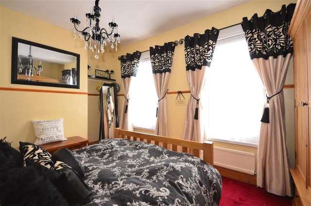  Image of 3 bedroom Terraced house for sale in Swingate Lane London SE18 at Plumstead London Plumstead, SE18 2HJ