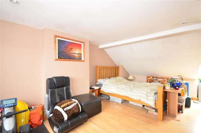  Image of 3 bedroom Terraced house for sale in Swingate Lane London SE18 at Plumstead London Plumstead, SE18 2HJ
