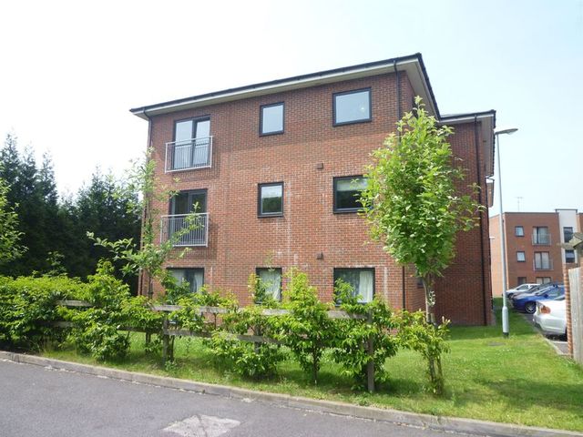  Image of 2 bedroom Flat to rent in Tattershall Court Stoke-on-Trent ST4 at Tattershall Court Cliffe Vale Stoke-On-Trent, ST4 7GH
