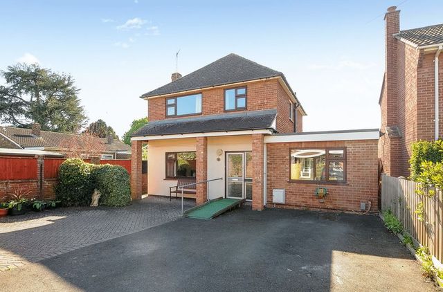  Image of 4 bedroom Detached house for sale in Terrington Close Abingdon OX14 at Terrington Close  Abingdon, OX14 1PQ