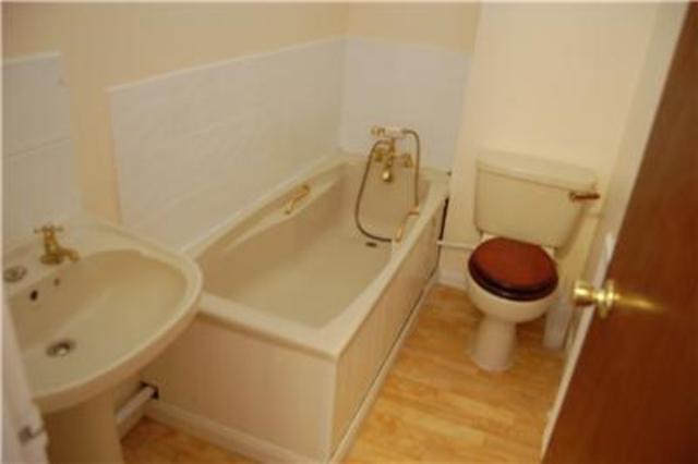  Image of 1 bedroom Flat to rent in Eversfield Place St. Leonards-on-Sea TN37 at East Sussex, TN37 6QP