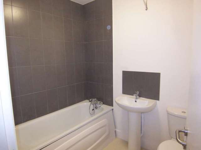  Image of Studio flat to rent in Rotherhithe New Road London SE16 at S     The Court Yard, Rotherhithe New Road Surrey Quays London, SE16 2AH
