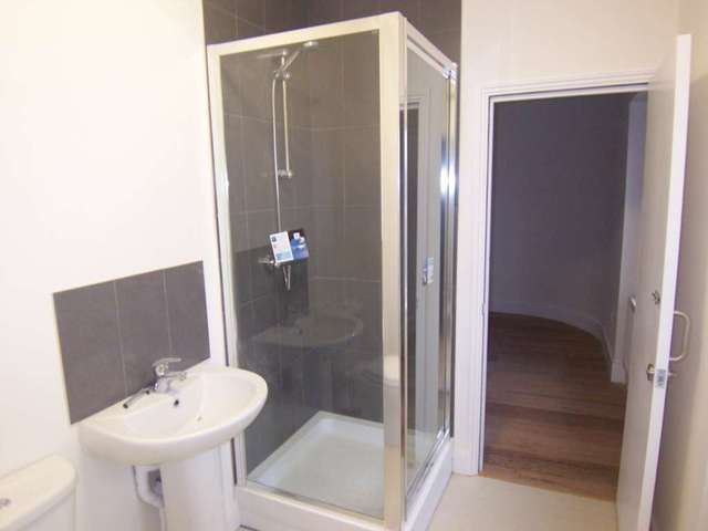  Image of Studio flat to rent in Rotherhithe New Road London SE16 at S     The Court Yard, Rotherhithe New Road Surrey Quays London, SE16 2AH