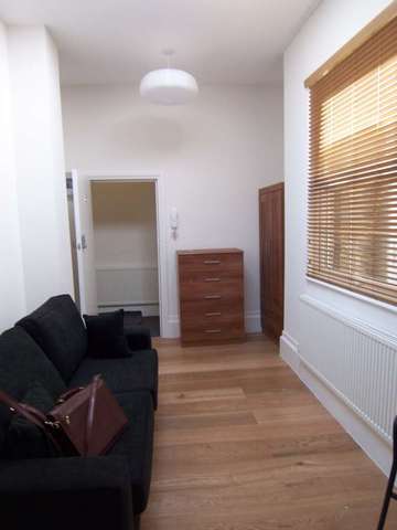  Image of Studio flat to rent in Rotherhithe New Road London SE16 at Rotherhithe New Road Surrey Quays London, SE16 2AH