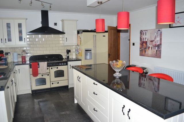  Image of 6 bedroom Detached house for sale in The Crescent Lea Gainsborough DN21 at The Crescent  Gainsborough, DN21 5HP