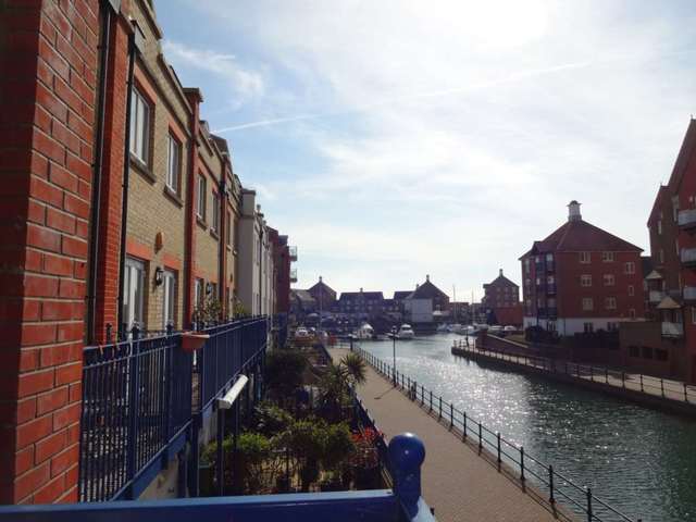  Image of 2 bedroom Flat for sale in The Piazza Eastbourne BN23 at The Piazza  Eastbourne, BN23 5TG