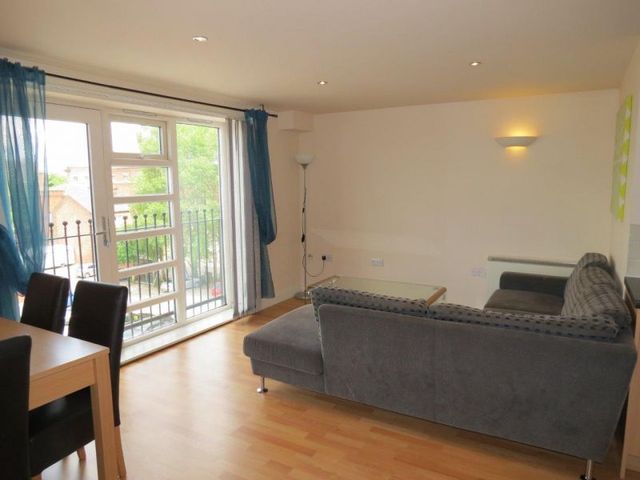  Image of 2 bedroom Apartment to rent in Wilton Place Salford M3 at Wilton Place  Salford, M3 6FT