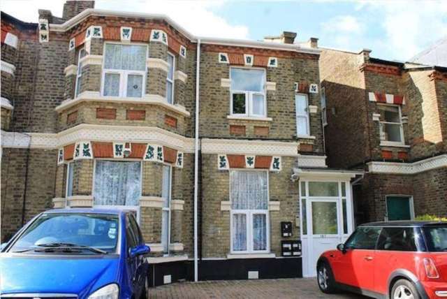  Image of 2 bedroom Flat to rent in The Vale London W3 at The Vale Acton London, W3 7RG