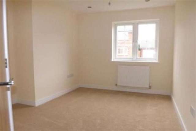  Image of 2 bedroom Flat to rent in Camino Court Fareham PO14 at Fareham, PO14 4FX