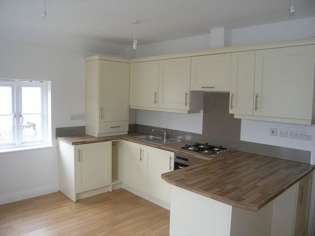  Image of 1 bedroom Flat to rent in Union Street Cheddar BS27 at Tudor Court Union Street Cheddar, BS27 3NA