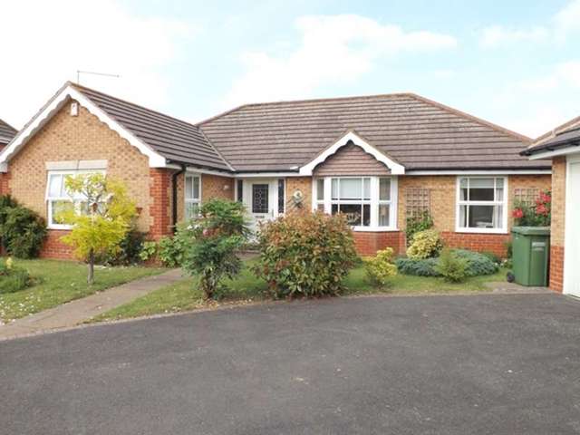  Image of 3 bedroom Detached house for sale in Tyne Drive Evesham WR11 at Tyne Drive  Evesham, WR11 3FG