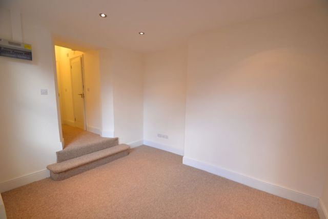  Image of 1 bedroom Flat to rent in The Vale London W3 at The Vale  London, W3 7RR