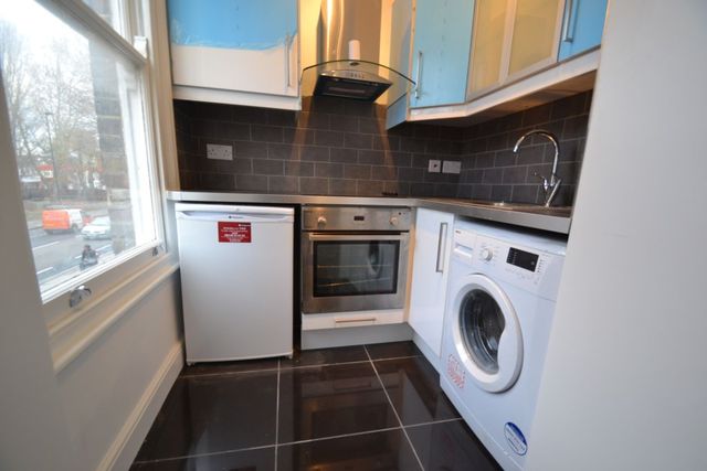  Image of 1 bedroom Flat to rent in The Vale London W3 at The Vale  London, W3 7RR
