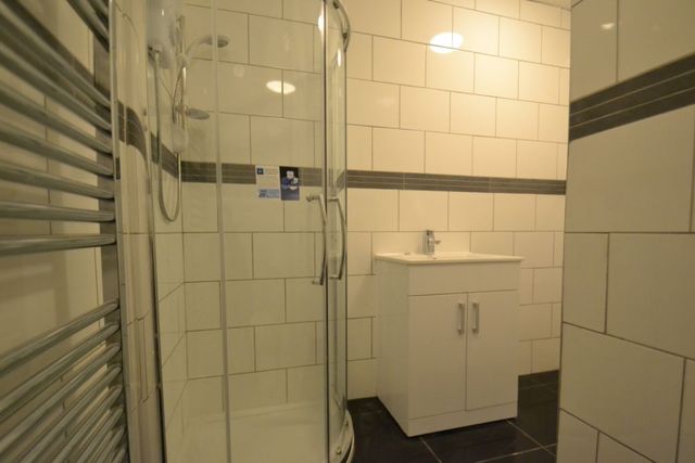  Image of 1 bedroom Flat to rent in The Vale London W3 at The Vale  London, W3 7RR