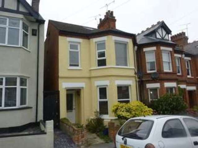  Image of 1 bedroom Flat to rent in Victoria Drive Leigh-on-Sea SS9 at Victoria Drive  Leigh-On-Sea, SS9 1SF